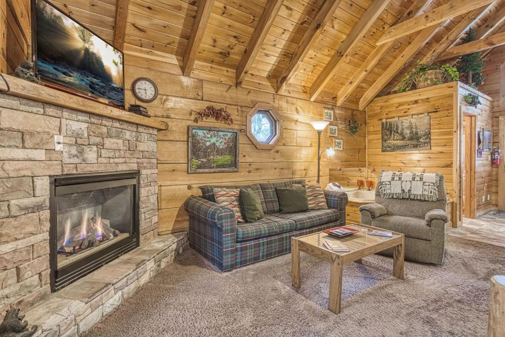 Mountain Eden, Hot Tub, Resort Pool, Wifi, 1089 Free Tickets Each Paid Day, Dollywood And More Gatlinburg Ngoại thất bức ảnh