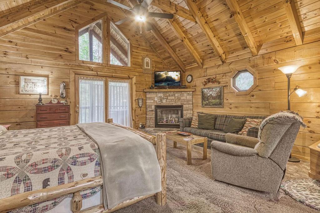 Mountain Eden, Hot Tub, Resort Pool, Wifi, 1089 Free Tickets Each Paid Day, Dollywood And More Gatlinburg Ngoại thất bức ảnh