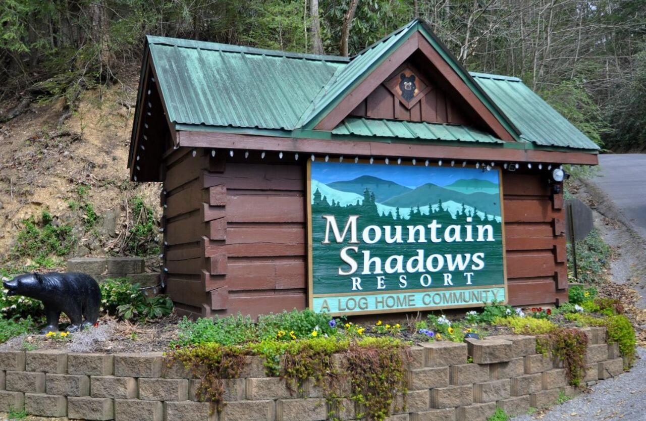 Mountain Eden, Hot Tub, Resort Pool, Wifi, 1089 Free Tickets Each Paid Day, Dollywood And More Gatlinburg Ngoại thất bức ảnh