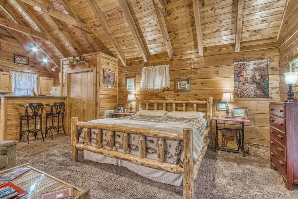 Mountain Eden, Hot Tub, Resort Pool, Wifi, 1089 Free Tickets Each Paid Day, Dollywood And More Gatlinburg Ngoại thất bức ảnh